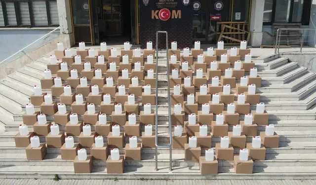 Fethiye'de 1 ton 100 litre etil alkol ve 1 ton 980 litre sahte şarap ele geçirildi