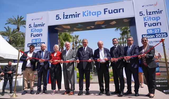 5. İzmir Kitap Fuarı kitapseverlere kapılarını açtı
