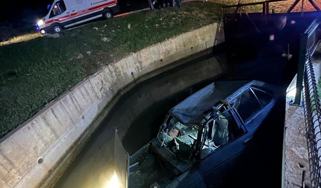 Aydın'da sulama kanalına düşen otomobilin sürücü yaralandı