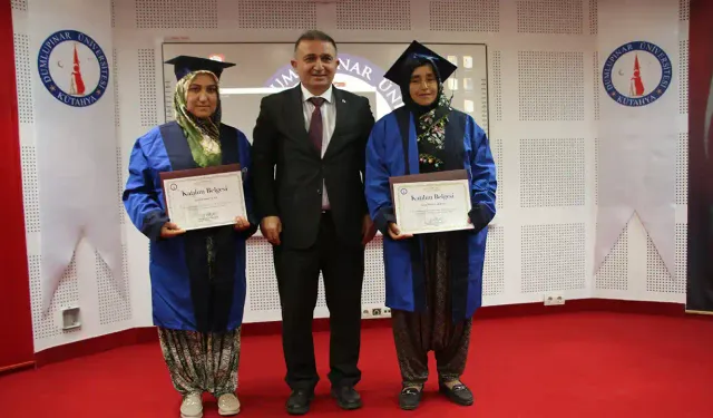 Kütahya'da "Kadın Üniversitesi" ilk mezunlarını verdi