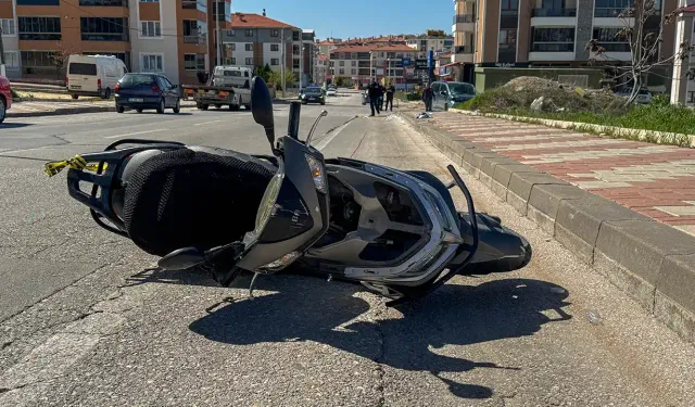 Uşak’ta Hafif Ticari Araçla Motosiklet Çarpıştı: 1 Ölü