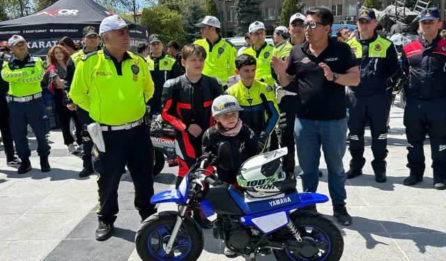 Uşak’ta Motosiklet Sürücülerine “Bir Kural, 1 Ömür” Eğitimi