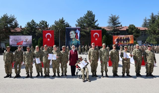 Afyonkarahisar'da engelliler bir günlük askerlik sevinci yaşadı