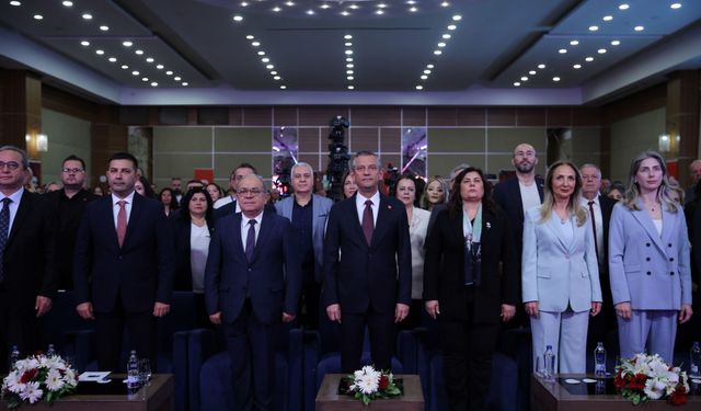 CHP Genel Başkanı Özel, Aydın'da Otizm Sempozyumu'nda konuştu