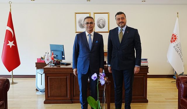 İzmir'de "Okul Gazetesi" projesinde dereceye girenler ödüllendirildi