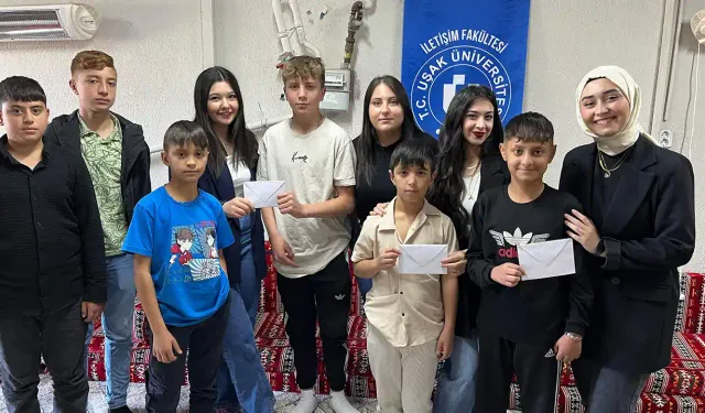 Öğrencilerinden Dezavantajlı Çocuklara Satranç Desteği