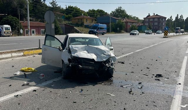 Afyonkarahisar'da iki otomobilin çarpışması sonucu 1 kişi öldü