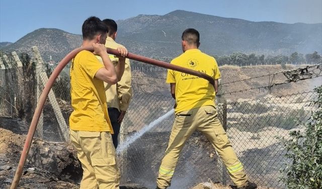 Bayındır'da çöplükte çıkan yangın söndürüldü