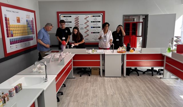 İzmir'de şehidin adının verildiği okula laboratuvar kuruldu
