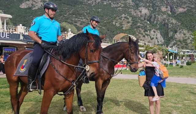 Jandarmanın atlı ekibi Fethiye'de görev başında