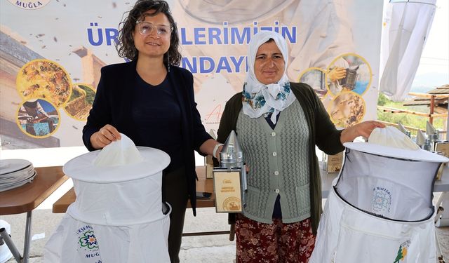 Muğla'da arıcılara maske ve körük dağıtıldı