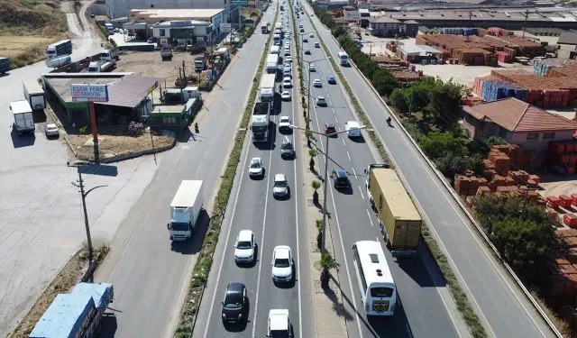 İzmir-Uşak Karayolunda Trafik Yoğunluğu Yaşanıyor