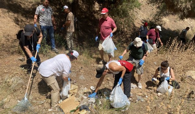 Alaşehir'de ormanlık alanda çevre temizliği yapıldı