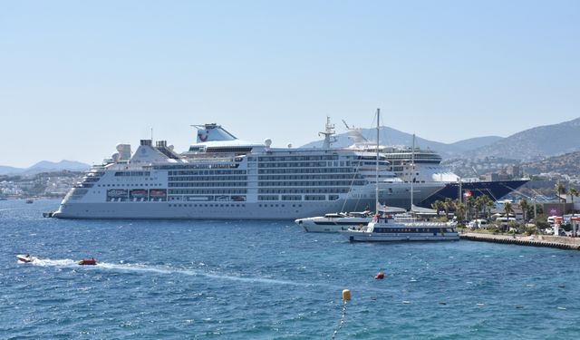 Bodrum'a iki kruvaziyerle 2 bin 406 yolcu geldi