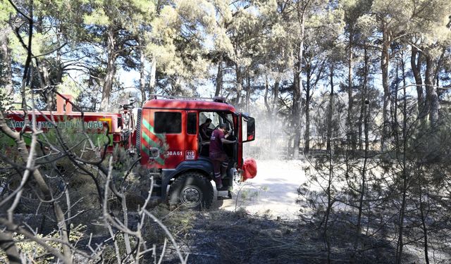Buca'da yanan ormanlık alan havadan görüntülendi