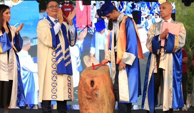 İzmir Yüksek Teknoloji Enstitüsü öğrencileri mezuniyet heyecanı yaşadı