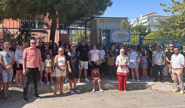 İzmir'de iki okulun birleştirilme kararına velilerden tepki