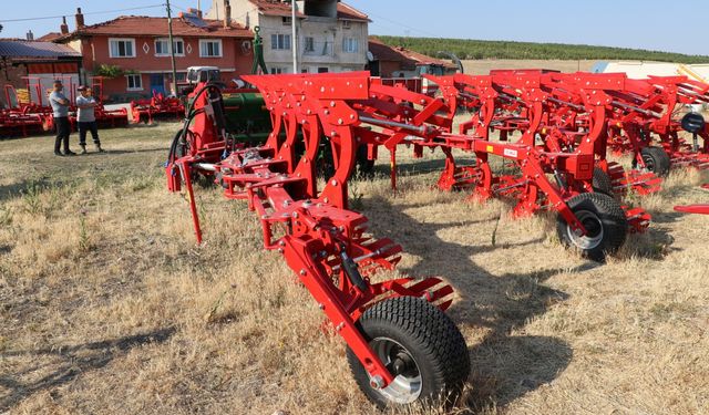 TKDK desteğiyle köye kazandırdıkları tarım aletleriyle ekonomiye katkı sağlayacaklar