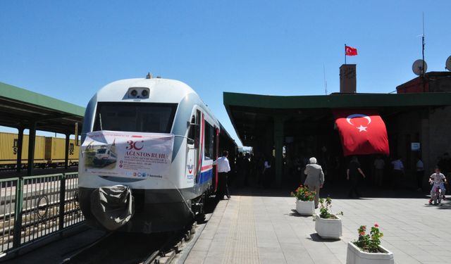 Afyonkarahisar'dan Dumlupınar'a tren yolculuğunda 'Büyük Zafer' anlatıldı