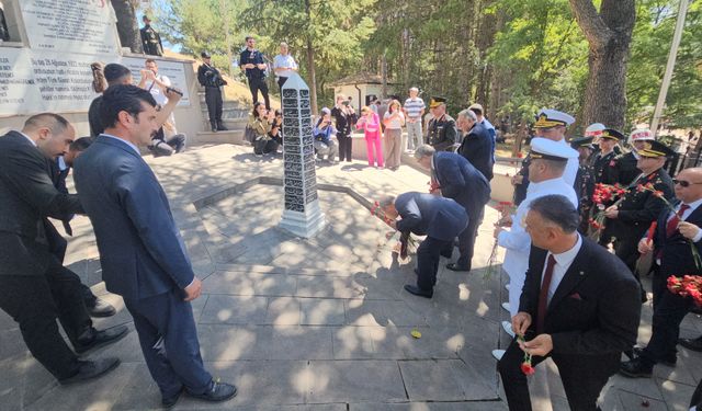 Büyük Taarruz'un 103. yılı dolayısıyla Anıtkaya Şehitliği'nde tören düzenlendi