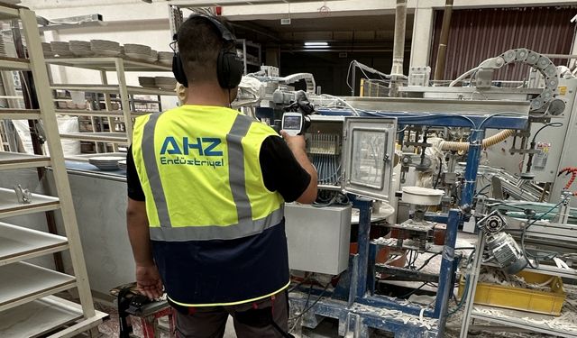 Genç girişimci porselen sektörüne yönelik makineleri Kütahya'da yerli imkanlarla imal ediyor