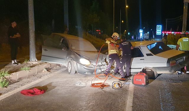 İzmir-Uşak Karayolunda Feci Kaza: 3’ü Çocuk 7 Yaralı