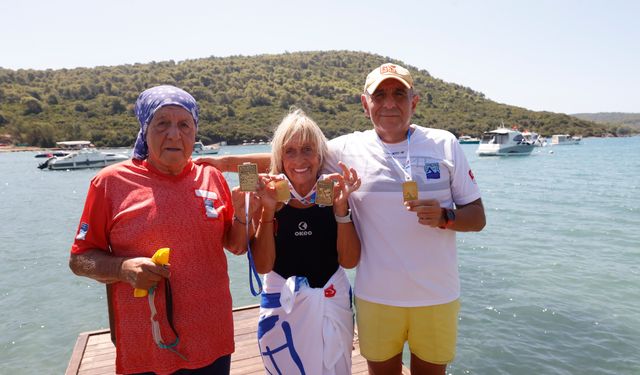 Muğla'da 89 ve 78 yaşındaki çift yüzme tutkularıyla gençlere ilham veriyor