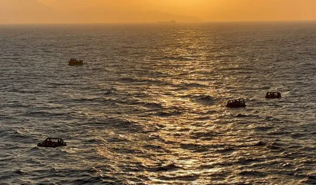 İzmir açıklarında 48 düzensiz göçmen yakalandı