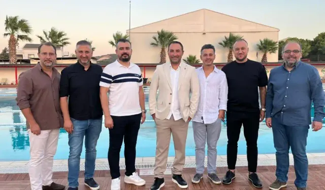 TSYD İzmir Şubesi 'yaza veda' partisi düzenledi
