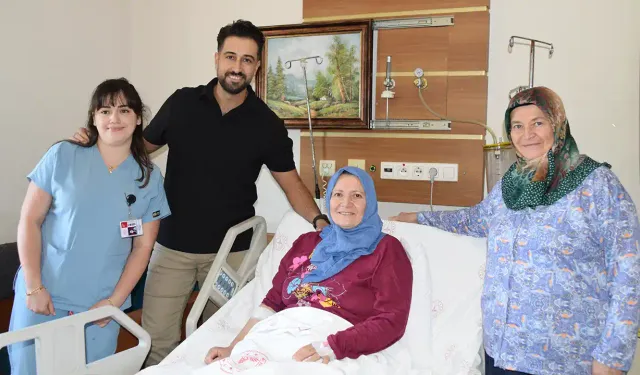 Manisa'da karın ağrısı yaşayan hasta 'kesisiz rahim ameliyatı' ile sağlığına kavuştu