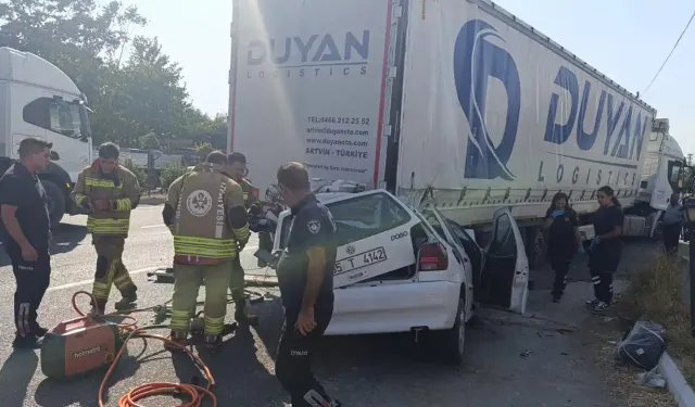 Tıra Arkadan Çarpan Otomobilde 2 Kardeş Hayatını Kaybetti