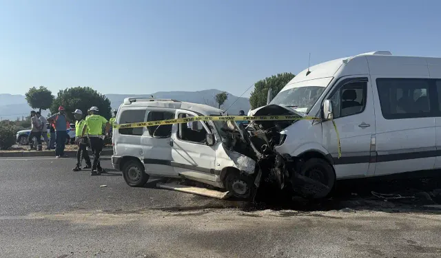 Servis Minibüsü Karşı Şeride Geçti; 1 Ölü, 12 Yaralı!