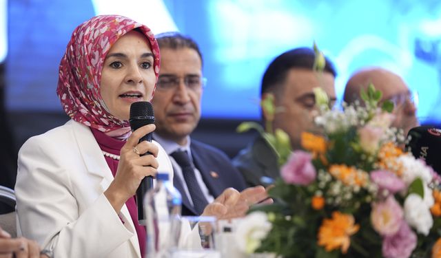 Bakan Göktaş, Manisa'da 'Türkiye Yüzyılı Buluşmaları' programında konuştu