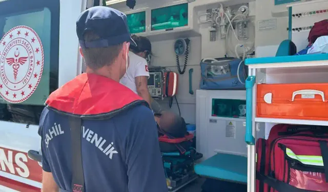 Fethiye açıklarında gezi teknesinde yaralanan çocuğa tıbbi tahliye