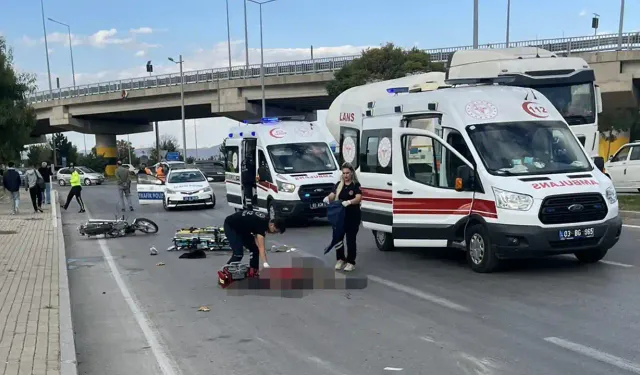 Afyonkarahisar'da tırın motosiklete çarpması sonucu 2 kişi öldü