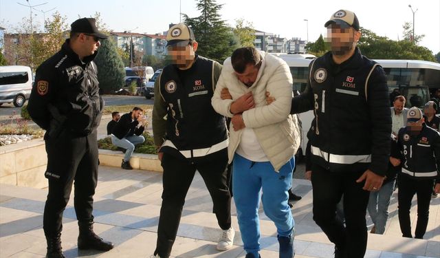 Denizli'de sahte kan raporu operasyonunda yakalanan 13 şüpheli adliyede