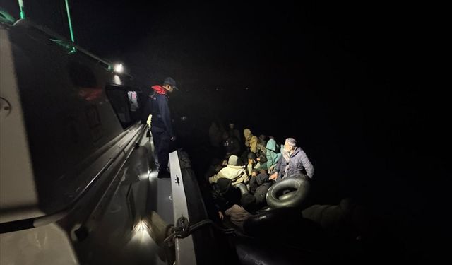 İzmir açıklarında 41 düzensiz göçmen kurtarıldı, 31 düzensiz göçmen yakalandı