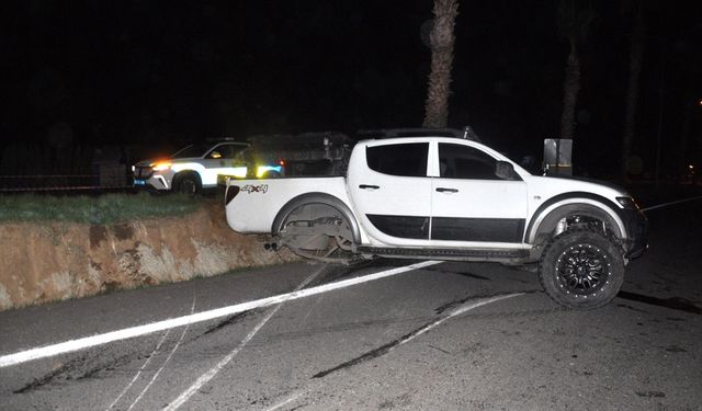 İzmir'de otomobille pikabın çarpıştığı kazada 6 kişi yaralandı