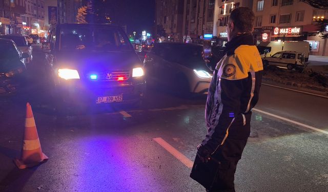 Kütahya'da polis merkezine çakar lamba yakarak gelen sürücüye para cezası