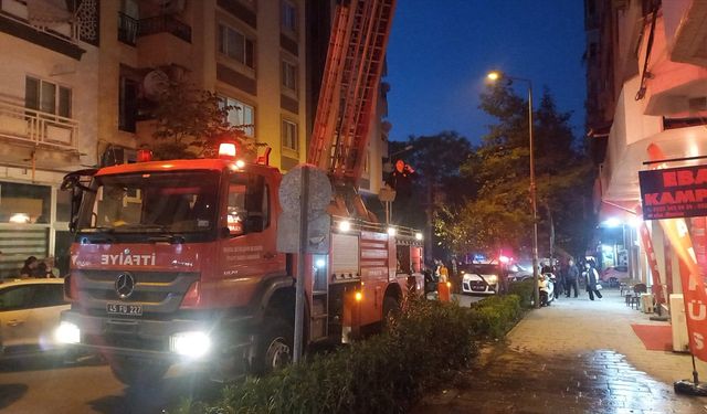 Manisa'da eşiyle tartışan kişi evini ateşe verdi