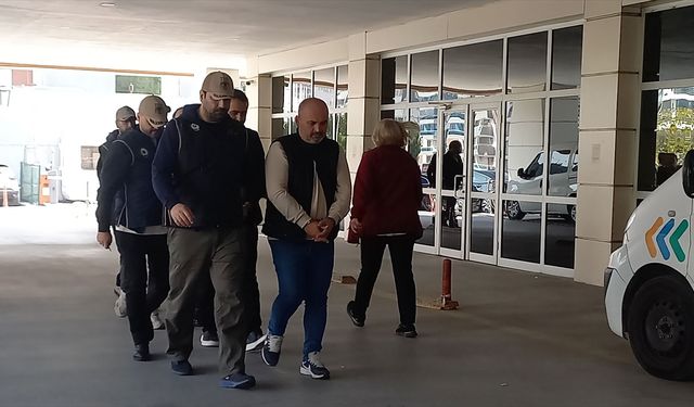 Manisa'da FETÖ operasyonunda yakalanan 3 şüpheli tutuklandı