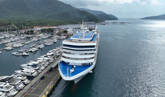 Marmaris'e 'Silver Muse' kruvaziyeriyle 580 turist geldi