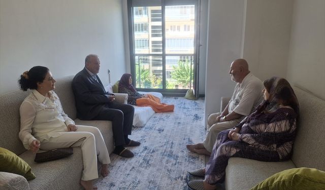 Merkezefendi Kaymakamı Demir, 'asırlık çınarları' ziyaret etti