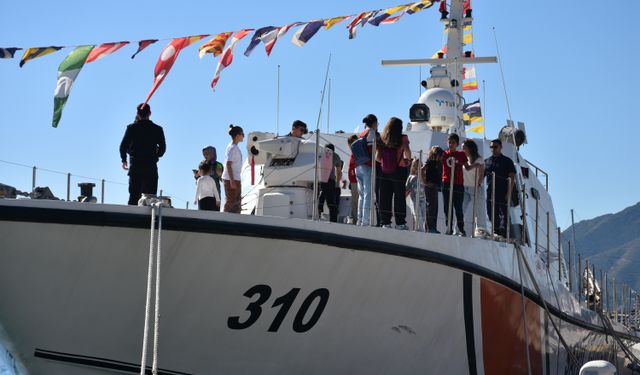 Muğla'da askeri gemiler ve botlar ziyarete açıldı