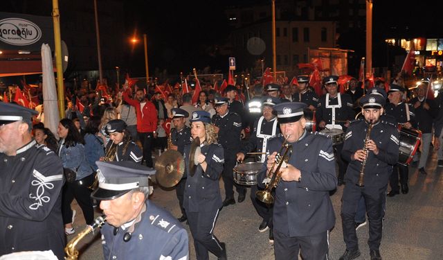 Ödemiş'te Cumhuriyet Bayramı fener alayıyla kutlandı