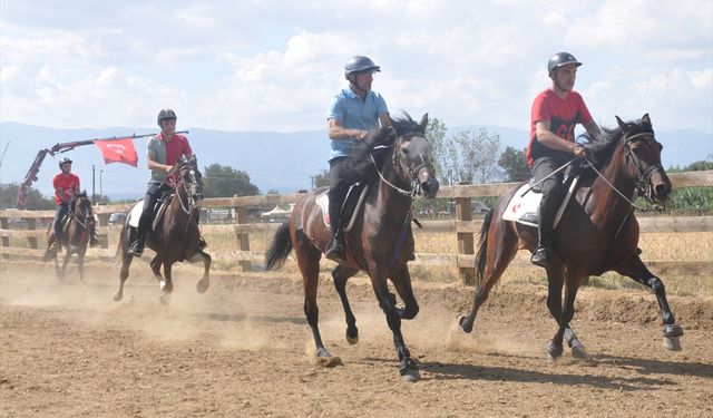 Ödemiş'te rahvan at yarışları yapıldı