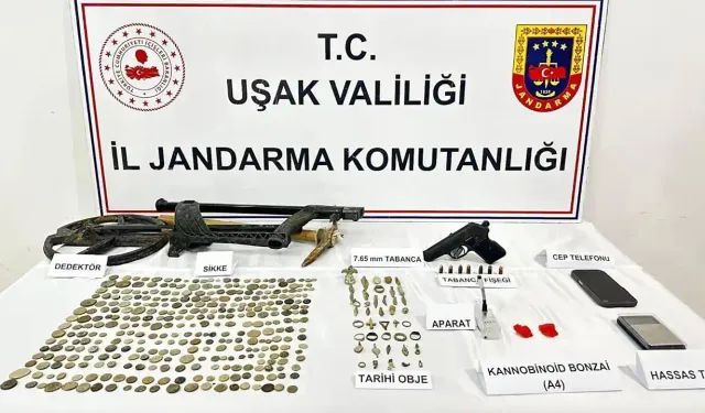 Eşme'de Tarihi Sikke, Uyuşturucu ve Silah Ele Geçirildi