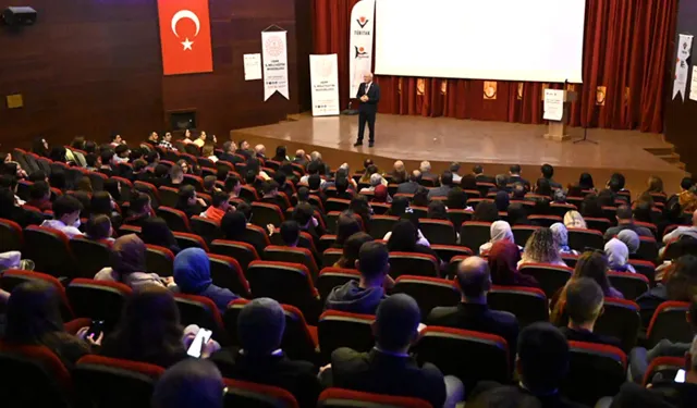 Matematiğin serüveni Uşak’ta anlatıldı!