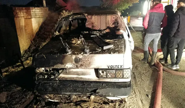 Uşak’ta Saman Deposunda Çıkan Yangın Eve ve Otomobile Sıçradı