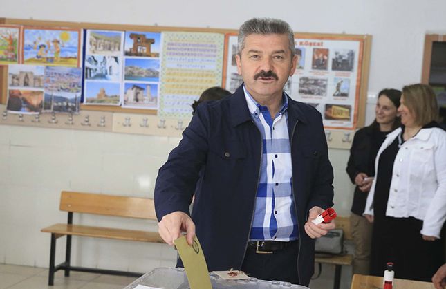 Vali Dr. Turan Ergün, 2'nci Tur Seçimleri İçin Oyunu Kullandı